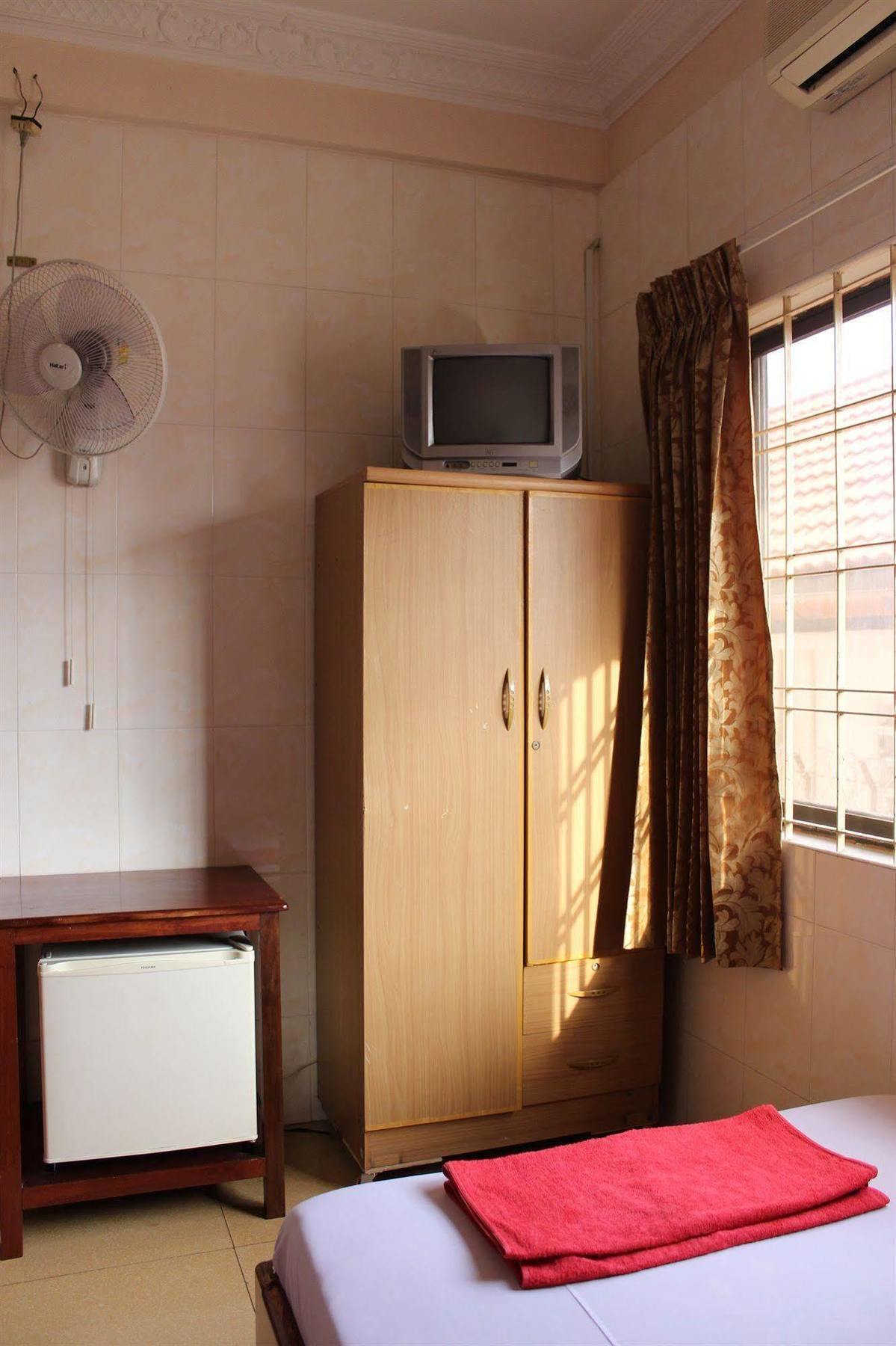 Lucky 2 Guesthouse Phnom-Penh Buitenkant foto